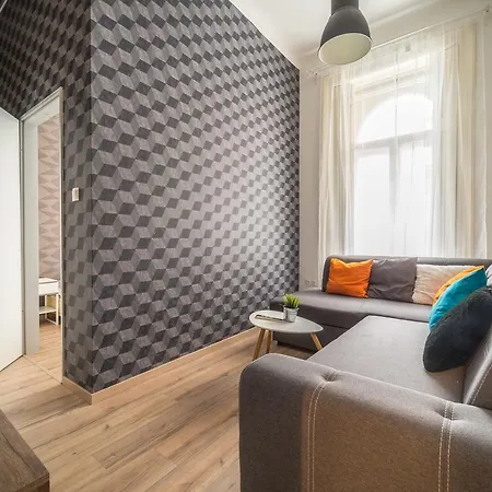 公寓 Susan Near Blaha Lujza Square *